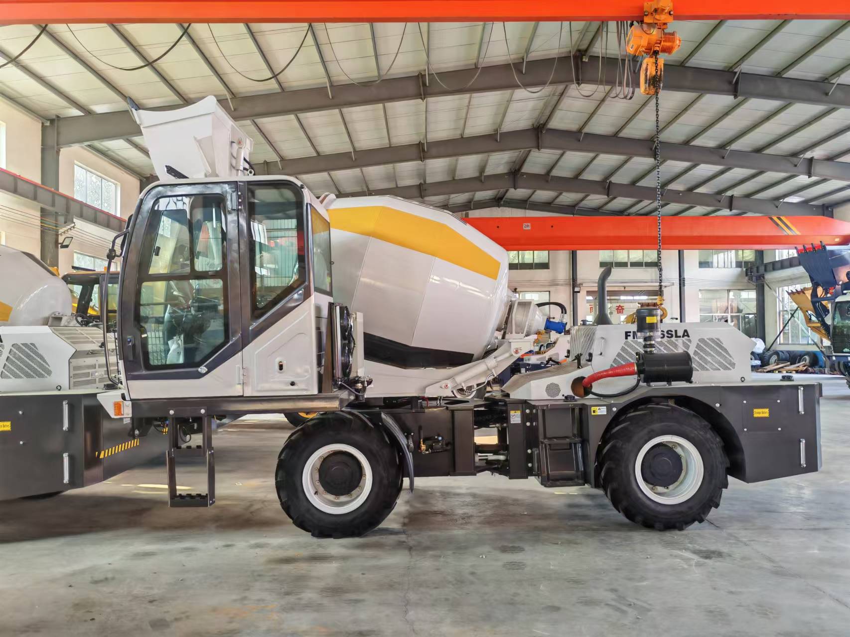 2.6m³ Self Loading Concrete Mi - Heavy Equipment Mixer のレビューと価格