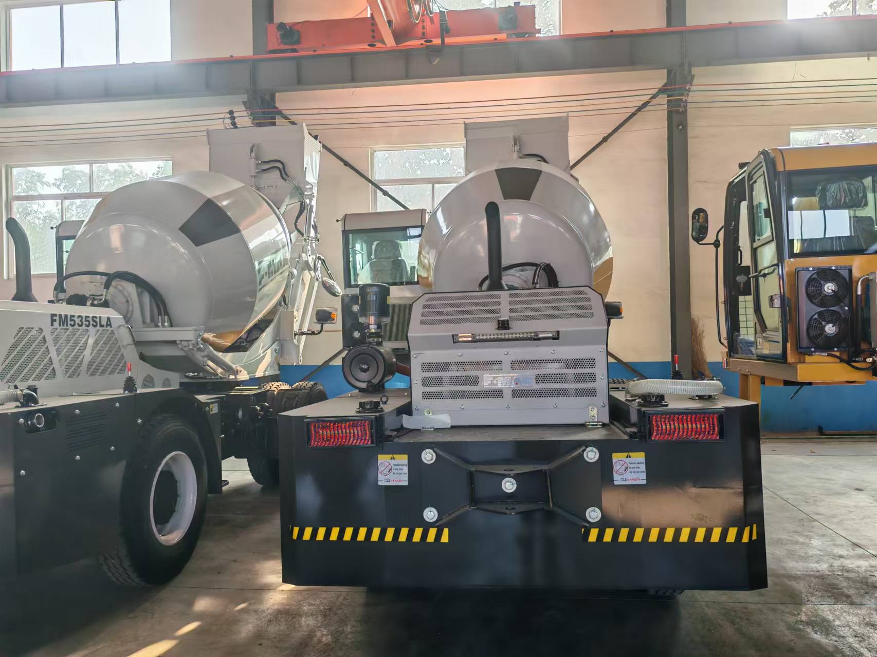 2.6m³ Self Loading Concrete Mi - Heavy Equipment Mixer のレビューと価格